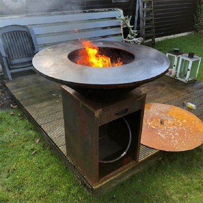 A madeira do carvão vegetal ateou fogo ao fogo de aço Pit Grill With Ash Tray de Corten