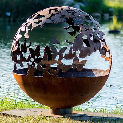 a bola de 80cm Dia Butterfly Theme Corten Steel deu forma ao fogo Pit For Patio Heater