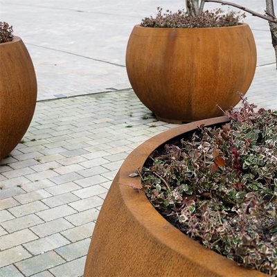 As esferas geométricas resistiram ao globo de aço dos plantadores da árvore de Corten para o Streetscape